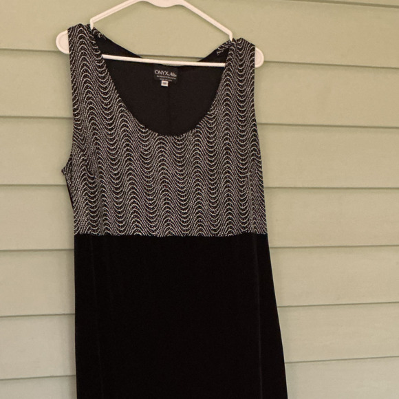 Dress - Picture 1 of 5